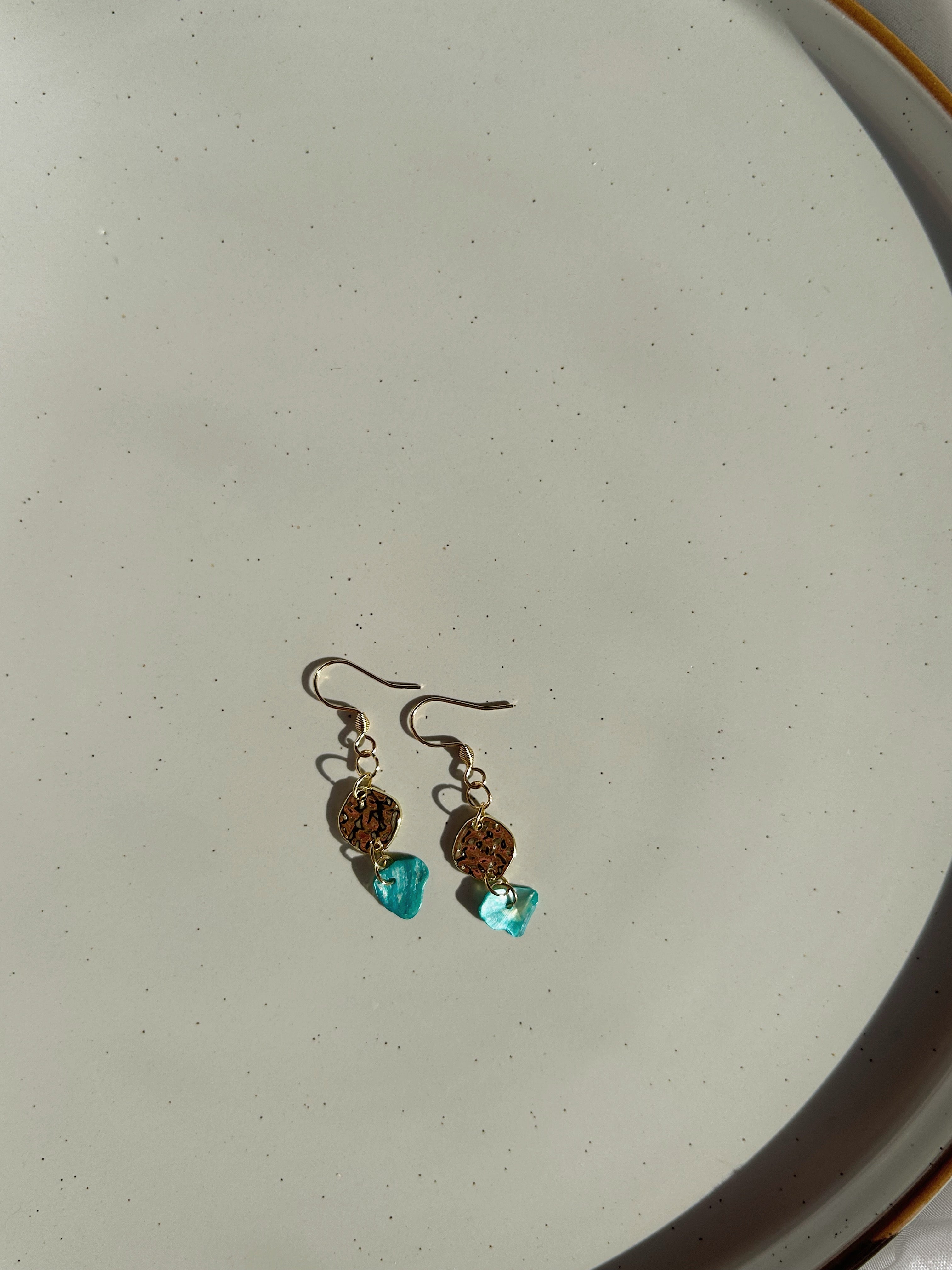Mira Shell Earrings Gold