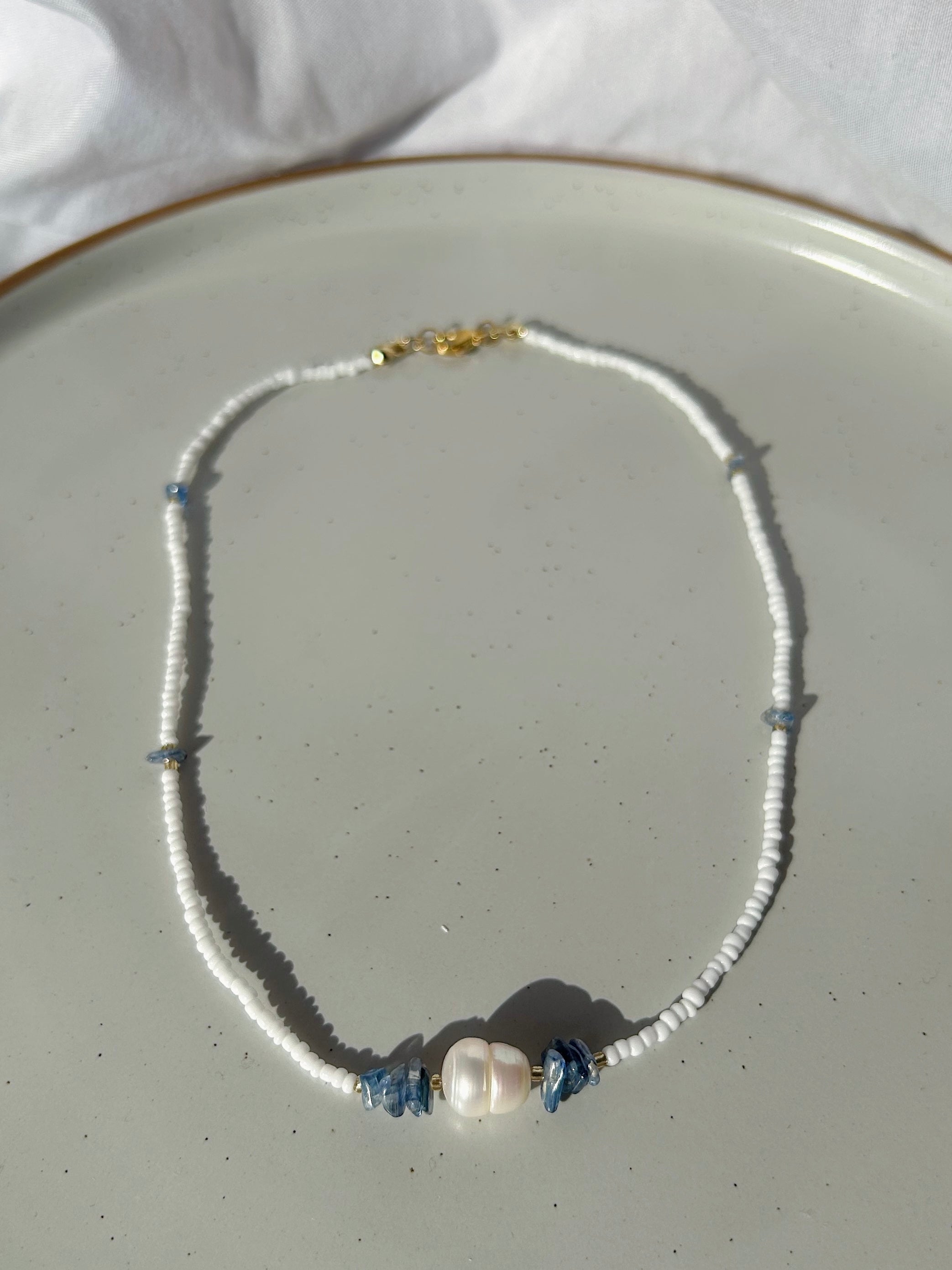 Cove Pearl Blue Necklace Gold